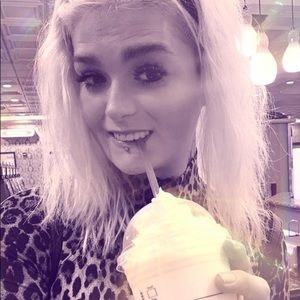 Meet your Posher, Cass